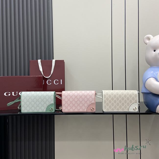 Gucci GG Emblem super mini shoulder bag - 20x 12.5x 5cm - 1