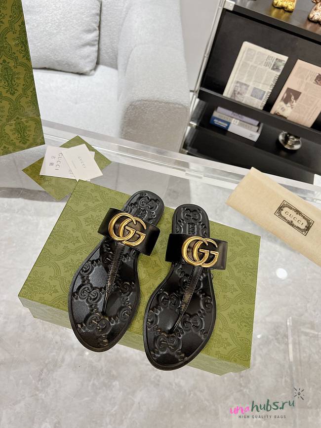 Gucci Interlocling Thong Sandals - 1