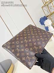 Louis Vuitton Pochette Clés Monogram pouch 33 x 23.5 x 1cm - 2