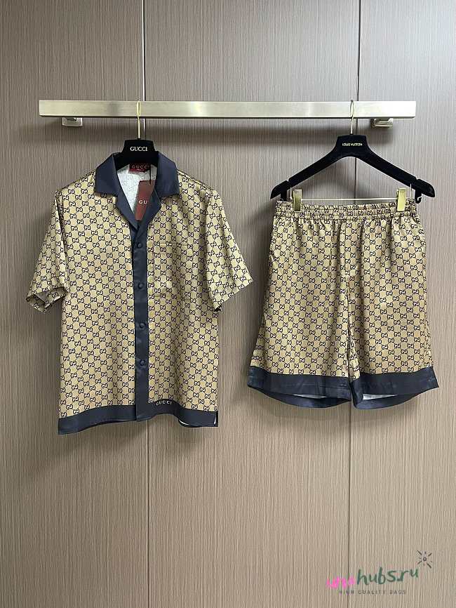 Gucci ‎Printed silk shirt in beige and blue - 1