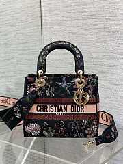 Dior Medium Lady D-Lite Bag Raffia with Multicolor Dior Cabinet de Curiosités Embroidery - 3
