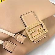 	 Fendi Mamma Baguette Medium Beige - 26.5x18x8.5cm - 5