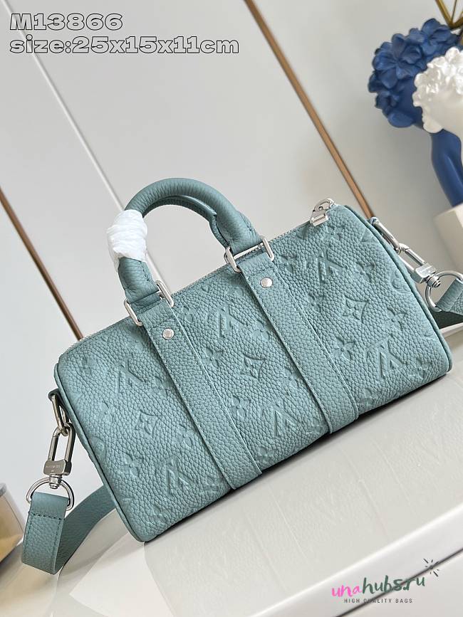 Louis Vuitton Keepall Bandoulière 25 Taurillon - 1