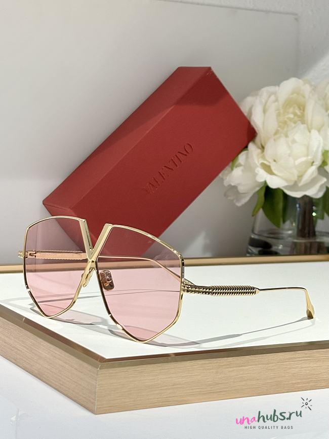 VALENTINO GARAVANI EYEWEAR V-Hexagon oversized-frame Sunglasses - 1