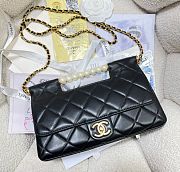 Chanel Clutch in Lambskin Black With Pearl Handle - 17.5 x 25 x 7cm - 4