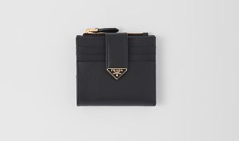 Prada Small leather wallet black color