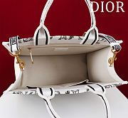 	 Dior Medium Book Tote Latte Embroidery with Multicolor Flower and Latte Calfskin 36.5 x 28 x 17.5 cm - 6