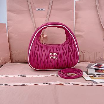 Miu Miu Wander matelassé nappa leather hobo bag in pink - 3X13X7 cm