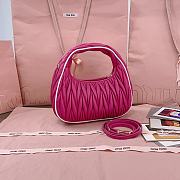Miu Miu Wander matelassé nappa leather hobo bag in pink - 3X13X7 cm - 4