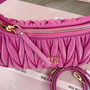 Miu Miu Wander matelassé nappa leather hobo bag in pink - 3X13X7 cm - 3