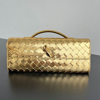 Bottega Veneta Andiamo Clutch In Gold - 31x13x3cm