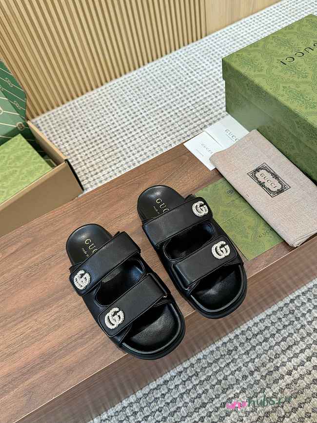 Gucci Double G sandal in black leather - 1