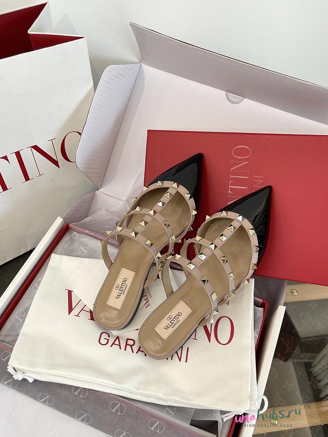 	 Valentino Garavani Sapato Flat Com Detalhe Rockstud Black - 1