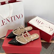 	 Valentino Garavani Sapato Flat Com Detalhe Rockstud Black - 3