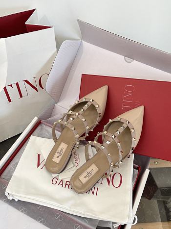 	 Valentino Garavani Sapato Flat Com Detalhe Rockstud Nude
