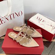 	 Valentino Garavani Sapato Flat Com Detalhe Rockstud Nude - 5