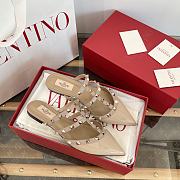 	 Valentino Garavani Sapato Flat Com Detalhe Rockstud Nude - 4