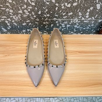 VALENTINO PATENT ROCKSTUD BALLET FLAT NUDE COLOR