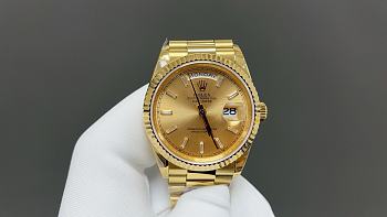 Rolex Day Date 40 18K Yellow Gold with Champagne Dial 