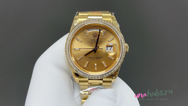 Rolex Day Date 40 18K Yellow Gold with Champagne Dial Diamond - 1
