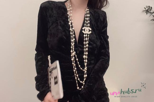 	 Chanel Pearl and CC Logo Necklace 02 - 1