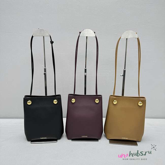 Loewe Pebble Shoulder Bag - 23x19x8cm - 1