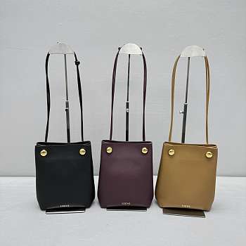 Loewe Pebble Shoulder Bag - 23x19x8cm