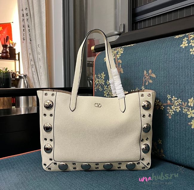 VALENTINO GARAVANI NELLCÔTE MEDIUM SHOPPING BAG IN GRAINY CALFSKIN  - 1