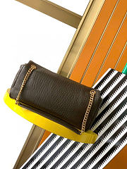 YSL calypso medium in grained lambskin green - 30 X 15 X 5–7.5 CM - 4