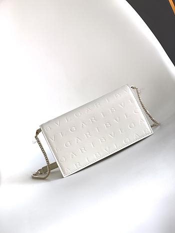 Bvlgari White Leather Chain Bag - 19 X 10.5 X 4.5 Cm