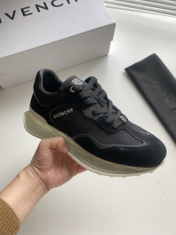 Givenchy Sneakers 04