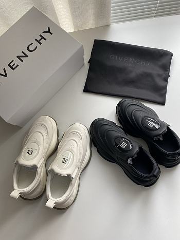 Givenchy Sneakers 05