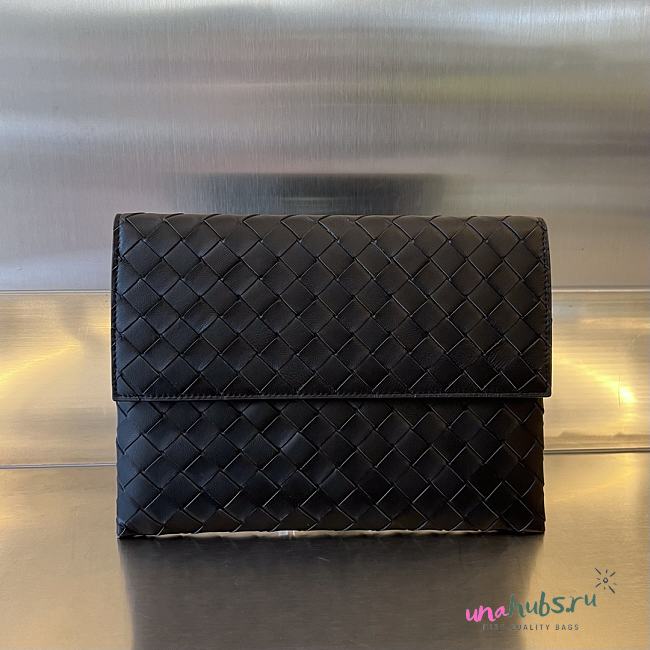 	 Bottega Veneta Black Flap Pouch in Intrecciato Nappa - 26x19x1.5 cm - 1