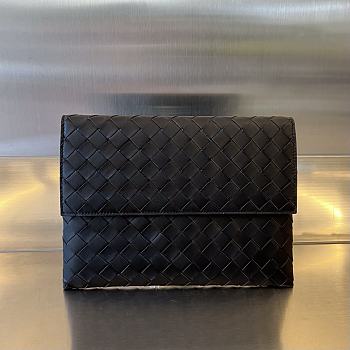 	 Bottega Veneta Black Flap Pouch in Intrecciato Nappa - 26x19x1.5 cm