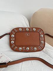 	 Valentino Garavani Nellcôte Shoulder Bag In Grainy Calfskin - 23 X 16 X 6cm - 3