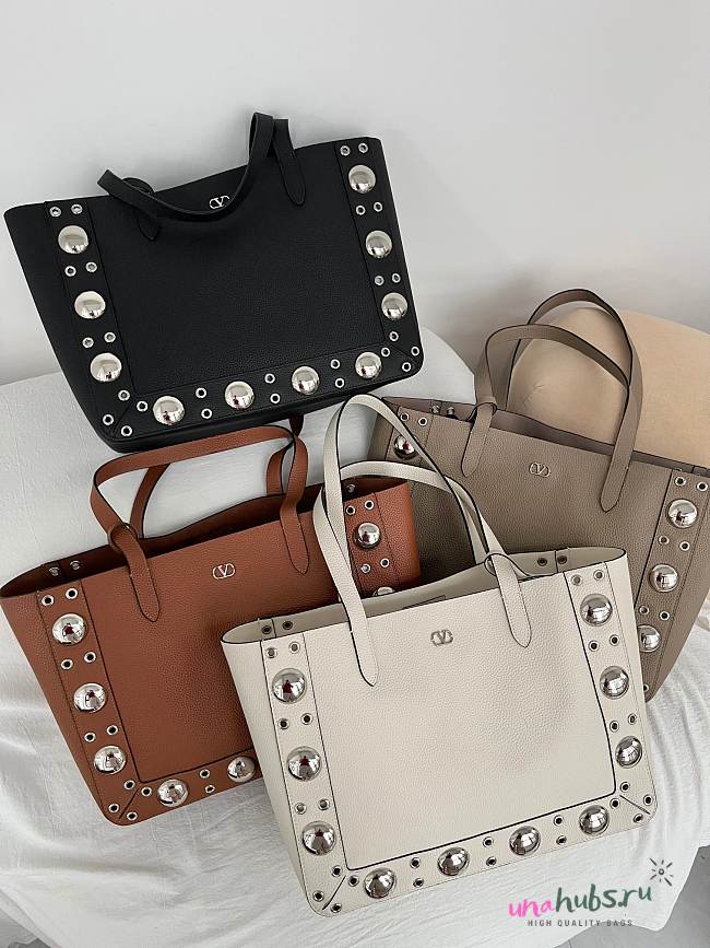 	 Valentino Garavani Medium NellcÃte Grainy Calfskin Tote - 40 X 30 X 13 cm - 1