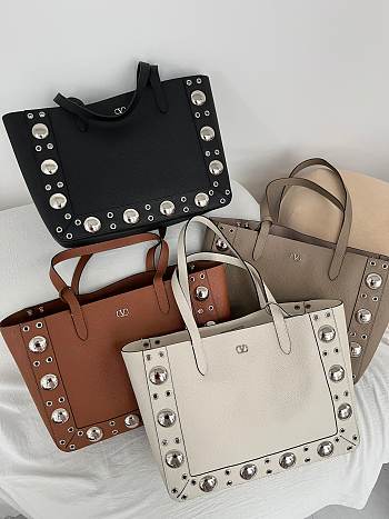 	 Valentino Garavani Medium NellcÃte Grainy Calfskin Tote - 40 X 30 X 13 cm