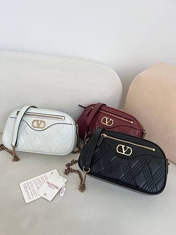 Valentino Garavani Quiltie Shoulder Bag 67 In Quilted Nappa - 24 X 16 X 6.5 cm