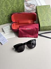 Gucci sunglasses in BLack Gold GG Logo - 1