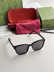 Gucci sunglasses in BLack Gold GG Logo - 3