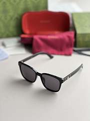 Gucci sunglasses in BLack Gold GG Logo - 6
