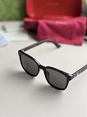 Gucci sunglasses in BLack Gold GG Logo - 5