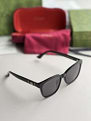 Gucci sunglasses in BLack Gold GG Logo - 4