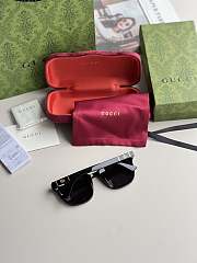 Gucci sunglasses in BLack Gold GG Logo - 2