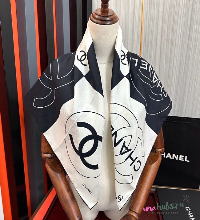 Chanel Silk Scarf size 90x90cm - 1