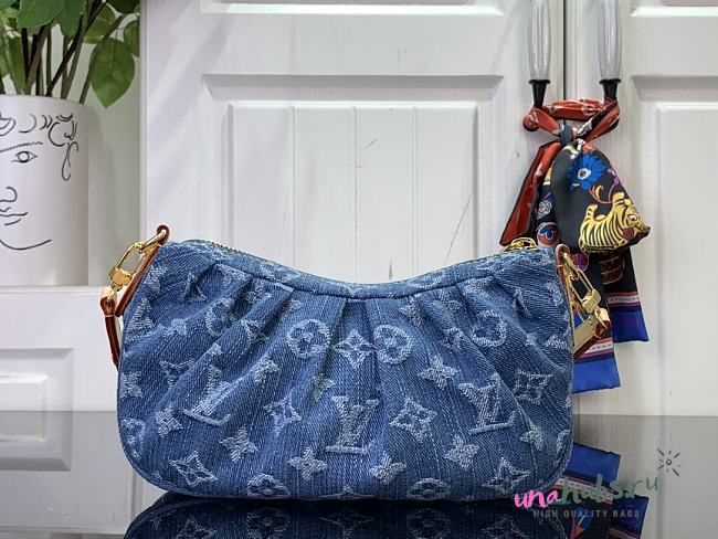 Louis Vuitton Pochette Valley Denim Monogram - 15 x 7 x 21cm - 1