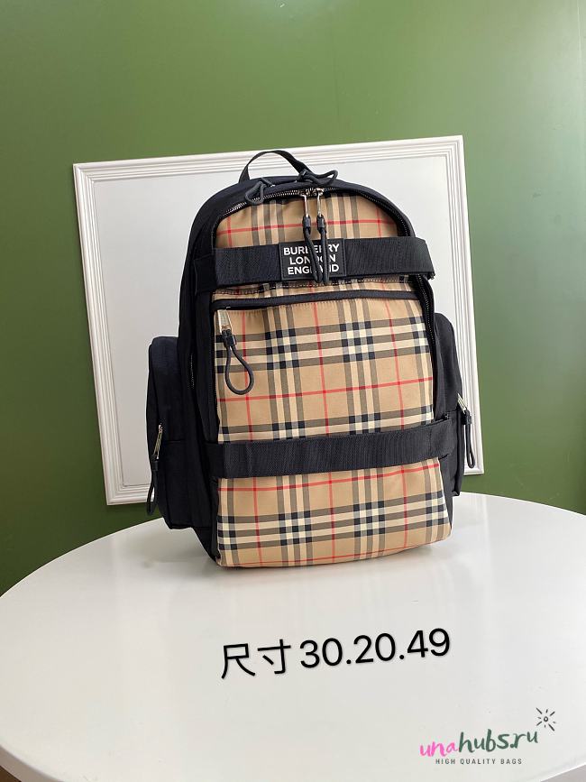 Burberry Large Cooper Backpack in Archive Beige - 30 x 20 x 49cm - 1