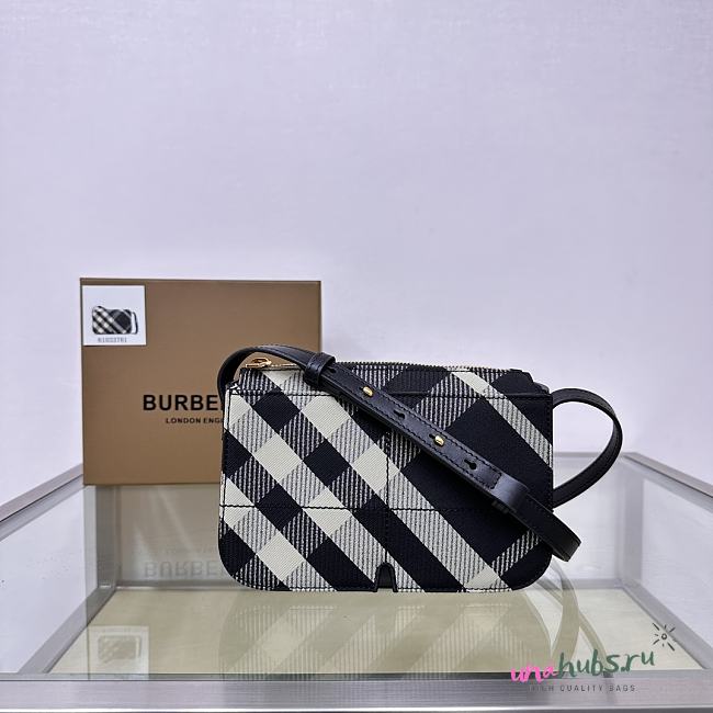 Burberry Snip Crossbody Bag in Lichen - 20x 6x 15.5cm - 1