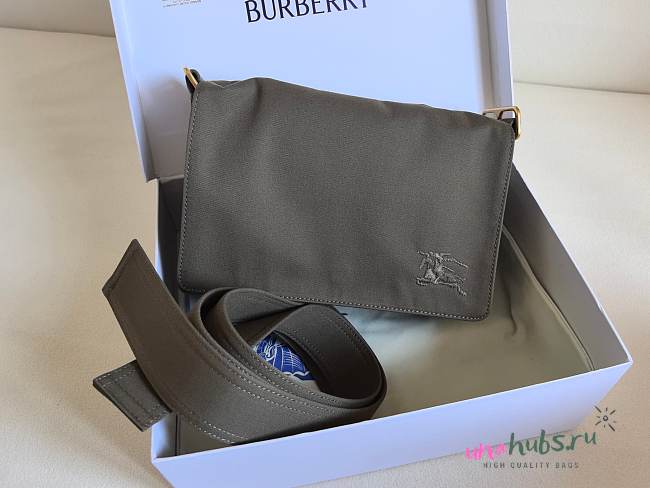 	 Burberry Trench Crossbody Bag 02 - 25 x 8 x 16cm - 1