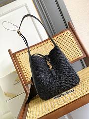 YSL Le 5 à 7 Small raffia shoulder bag in neutrals - 22x22x10cm - 3